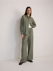 Wzorzysta koszula z wiskozy - ciemnozielony. Zielone koszule Reserved, l, bez wzorów, z tkaniny, bez kołnierzyka, bez ramiączek. Za 99.99 zł.