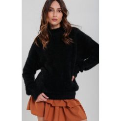 Czarny Sweter Wełniany Merrill. Czarne swetry Renee, l, bez wzorów, z wełny, klasyczne, bez ramiączek. W wyprzedaży za 55.99 zł.