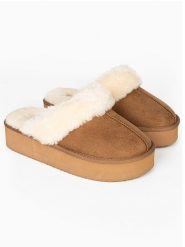 ISLAND BOOT Kapcie "Emesta" w kolorze jasnobrązowym rozmiar: 36. Brązowe kapcie Island Boot, bez wzorów. Za 130.99 zł.