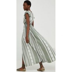 Answear Lab sukienka kolor zielony maxi rozkloszowana. Zielone sukienki Answear Lab, m, bez wzorów, z tkaniny, bez kołnierzyka, bez ramiączek, maxi, rozkloszowane. Za 159.99 zł.