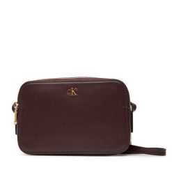 Torebka Calvin Klein. Czerwone listonoszki Calvin Klein, bez wzorów, bez dodatków. Za 269.99 zł.