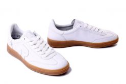 RIEKER W2200-80 white, półbuty damskie. Białe półbuty wsuwane Rieker, bez wzorów, bez obcasa. Za 322.92 zł.