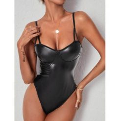 Body lakierowane na ramiączkach z połyskiem na imprezę Viroana. Czarne body i gorsety Intica, bez wzorów, z lakierowanej skóry, bez ramiączek. Za 69.00 zł.