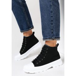 Czarne Trampki Caecina. Czarne trampki Born2be, bez wzorów, z gumy, za kostkę, bez zapięcia. W wyprzedaży za 48.99 zł.