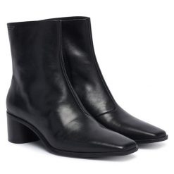 Botki Vagabond Shoemakers. Czarne botki Vagabond Shoemakers, bez wzorów, bez obcasa, na słupku, bez zapięcia. Za 694.99 zł.