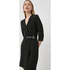 Morgan sukienka kolor czarny mini dopasowana. Czarne sukienki Morgan, bez wzorów, bez kołnierzyka, bez ramiączek, mini, dopasowane. Za 349.99 zł.