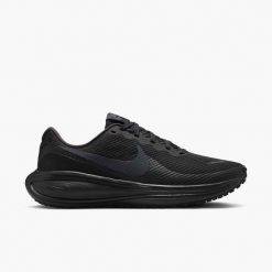 Buty do biegania damskie Nike Revolution 8. Czarne buty do biegania Nike, bez wzorów, z materiału, bez zapięcia, do biegania, nike revolution. Za 408.00 zł.