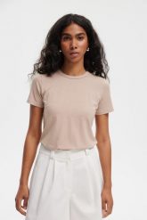 T-SHIRT NINA TAUPE M - Flawless. T-shirty Flawless, m, bez wzorów, z materiału, eleganckie, bez kołnierzyka, bez ramiączek. Za 229.00 zł.