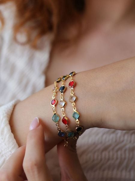 Pierres delicates Pozłacana bransoletka z kryształami rozmiar: onesize. Żółte bransoletki Pierres delicates, z kryształem, pozłacane. Za 43.99 zł.