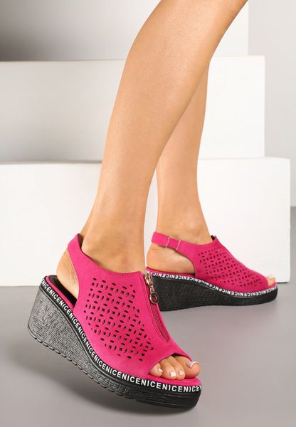 Fuksjowe Ażurowe Sandały Vices na Koturnie Ozdobione Suwakiem Linarose. Czerwone sandały Born2be, z aplikacjami, eleganckie, bez obcasa, na koturnie, bez zapięcia. Za 99.99 zł.