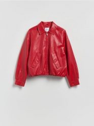 Kurtka bomberka - czerwony. Czerwone kurtki Reserved, l, bez wzorów, ze skóry, bez kaptura. Za 259.99 zł.