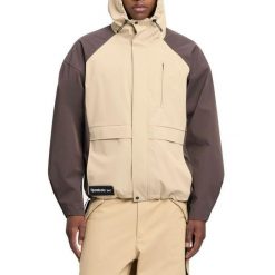 Kurtka REEBOK UTILITY SHELL JACKE Brązowy. Brązowe kurtki Reebok, bez wzorów, z tkaniny, bez kaptura. Za 599.99 zł.