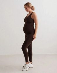 Damskie legginsy ciążowe, z wysokim stanem, squat proof Sense czekoladowe. Brązowe legginsy AIM'N, bez wzorów, z elastanu, długie. Za 301.00 zł.