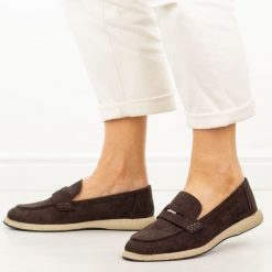 Brązowe mokasyny damskie Vinceza 62273. Brązowe mokasyny VINCEZA, bez wzorów, z jeansu, z okrągłym noskiem. W wyprzedaży za 139.92 zł.