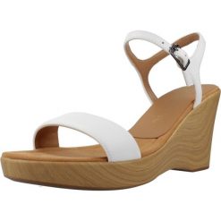 Sandały UNISA RITA NTO Biały. Białe sandały Unisa, bez wzorów, ze skóry, sportowe, bez obcasa, bez zapięcia. Za 354.99 zł.