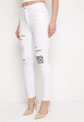 Białe Spodnie Skinny z Dziurą i Panterkową Łatką Halitellia. Białe jeansy Born2be, s, bez wzorów, z jeansu, eleganckie, długie. Za 99.99 zł.