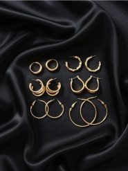 Kolczyki z błyszczącym wykończeniem 6 pack - złoty. Żółte kolczyki Sinsay, złote. Za 15.99 zł.