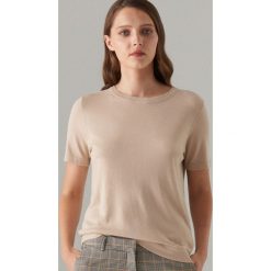 Dzianinowa bluzka basic - Beżowy. Brązowe bluzki Mohito, l, bez wzorów, z dzianiny, bez kołnierzyka, bez ramiączek. Za 49.99 zł.
