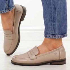 Beżowe skórzane mokasyny damskie Vinceza 18131. Brązowe mokasyny VINCEZA, bez wzorów, z jeansu, z okrągłym noskiem. Za 219.00 zł.