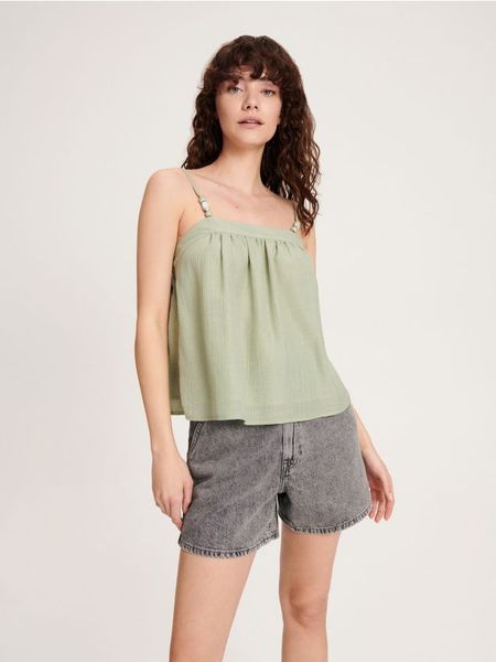 Bluzka z ozdobnymi kamieniami - oliwkowy. Zielone bluzki Reserved, l, bez wzorów, z tkaniny, bez kołnierzyka, bez ramiączek. W wyprzedaży za 29.99 zł.