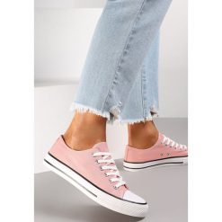 Ciemnoróżowe Trampki Lakellet. Czerwone trampki Renee, bez wzorów, z gumy, klasyczne, przed kostkę, bez zapięcia. W wyprzedaży za 55.99 zł.