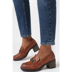 Brązowe Półbuty Strome. Brązowe półbuty wsuwane Born2be, bez wzorów, eleganckie, bez obcasa, na obcasie. W wyprzedaży za 143.99 zł.
