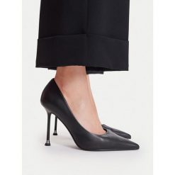 Szpilki GINO ROSSI. Czarne szpilki Gino Rossi, bez wzorów, bez obcasa, na szpilce, bez zapięcia. Za 379.99 zł.
