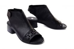 RIEKER REMONTE R8772-00 black, sandały damskie. Czarne sandały Rieker Remonte, w ażurowe wzory, bez obcasa, na obcasie, bez zapięcia. Za 349.90 zł.