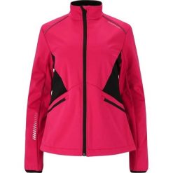 Damska kurtka softshellowa Endurance Loralei XCS. Czerwone kurtki przejściowe sportowe Endurance, bez wzorów, z softshellu, bez kaptura, trekkingowe. Za 277.00 zł.