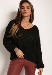 Czarny Sweter Hyrmereia. Czarne swetry Renee, m, bez wzorów, z dzianiny, casualowe, bez ramiączek. W wyprzedaży za 79.99 zł.