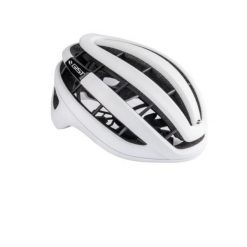 Kask rowerowy RAPIDO, matowy biały. Białe okulary przeciwsłoneczne GIST, bez wzorów. Za 435.50 zł.