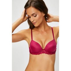 Triumph - Biustonosz Sexy Angel Spotlight. Biustonosze marki Triumph. W wyprzedaży za 119.90 zł.