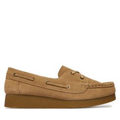 Półbuty Clarks. Brązowe półbuty wsuwane Clarks, bez wzorów, bez obcasa, na płaskiej podeszwie. Za 429.99 zł.