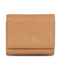 Portfel damski Calvin Klein. Brązowe portfele Calvin Klein, bez wzorów. Za 169.99 zł.