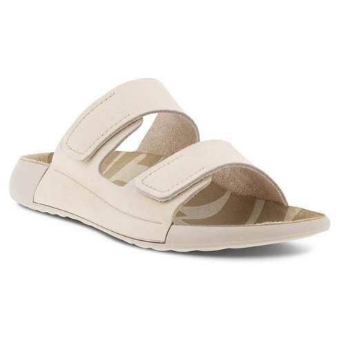 Klapki damskie Ecco Cozmo Flat Limestone. Białe klapki ECCO, bez wzorów, z materiału, bez obcasa, bez zapięcia. W wyprzedaży za 396.50 zł.