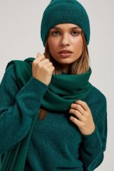 Gładki szalik szmaragdowy. Zielone szaliki i kominy MOODO, bez wzorów, z poliesteru. W wyprzedaży za 21.99 zł.