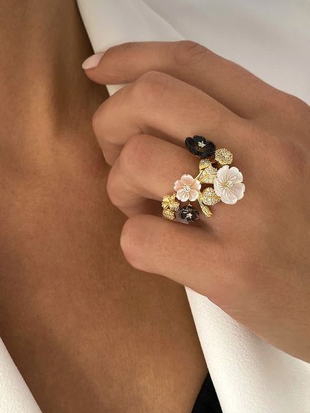 Les Petites Précieuses Pozłacany pierścionek z masą perłową i cyrkoniami rozmiar: 54. Białe pierścionki Les Petites Précieuses, z cyrkonią, pozłacane. Za 267.29 zł.