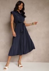 Granatowa Sukienka Plisowana z Bawełną Ozdobiona Paskiem Lirabelle. Niebieskie sukienki Renee, na co dzień, l, z aplikacjami, z bawełny, eleganckie, bez kołnierzyka, bez ramiączek, maxi, plisowane. W wyprzedaży za 111.99 zł.