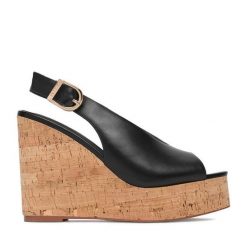 Sandały Badura. Czarne sandały Badura, bez wzorów, bez obcasa, na koturnie, bez zapięcia. Za 229.99 zł.