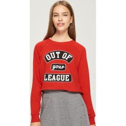 Krótka bluza - Czerwony. Czerwone bluzy marki Sinsay, z krótkim rękawem. W wyprzedaży za 19.99 zł.
