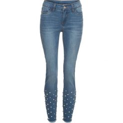 Dżinsy z perełkami bonprix niebieski "bleached”. Jeansy marki bonprix. Za 79.99 zł.
