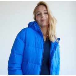 Pikowana kurtka z wypełnieniem z recyklingu - Niebieski. Niebieskie kurtki Reserved, bez wzorów, bez kaptura. Za 499.99 zł.