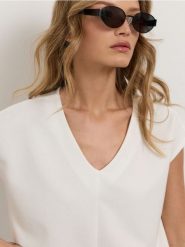 Bluza bez rękawów soft touch - kremowy. Białe bluzy bez kaptura Sinsay, l, bez wzorów, z dzianiny, bez kaptura, do biegania. Za 39.99 zł.