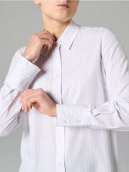 Koszula z wiskozy w paski - biały. Białe koszule Sinsay, l, bez wzorów, z wiskozy, bez kołnierzyka, bez ramiączek. Za 29.99 zł.