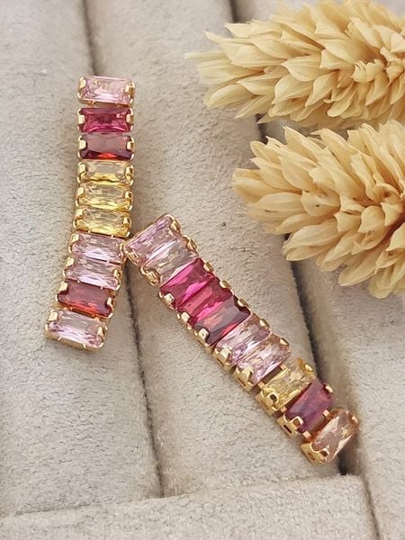 Nakkash Pozłacane kolczyki-wkrętki z cyrkoniami rozmiar: onesize. Żółte kolczyki Nakkash, z cyrkonią, pozłacane. Za 65.69 zł.