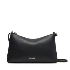 Torebka Calvin Klein. Czarne torebki klasyczne Calvin Klein, bez wzorów, klasyczne, bez dodatków. Za 399.99 zł.