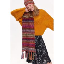 KOLOROWY SZALIK. Szaliki i kominy marki TOP SECRET. W wyprzedaży za 34.99 zł.