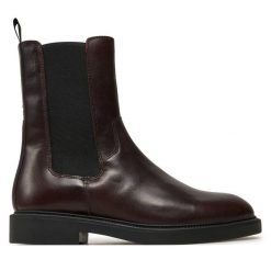 Sztyblety Vagabond Shoemakers. Brązowe botki Vagabond Shoemakers, bez wzorów, bez obcasa, na płaskiej podeszwie, bez zapięcia. Za 429.99 zł.
