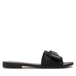 Klapki Guess. Czarne klapki Guess, z aplikacjami, bez obcasa, bez zapięcia. Za 419.99 zł.