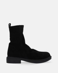 CZARNE BOTKI Z ZAMSZU 3556 167 BLACK. Czarne botki Venezia, bez wzorów, ze skóry, bez obcasa, bez zapięcia. Za 499.00 zł.